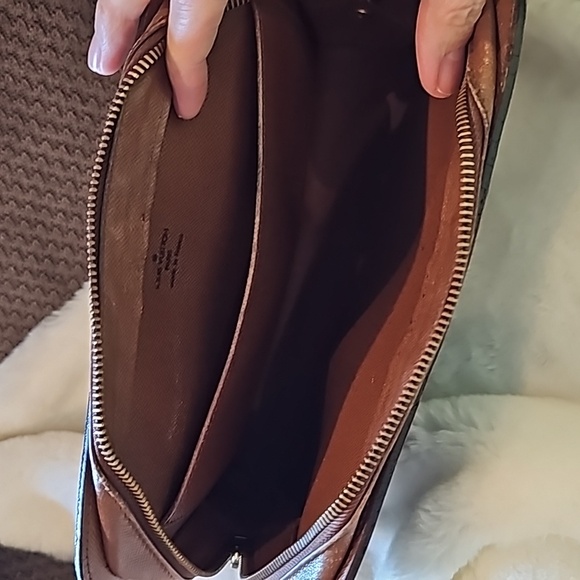 Louis Vuitton Orsay Clutch - Picture 7 of 11